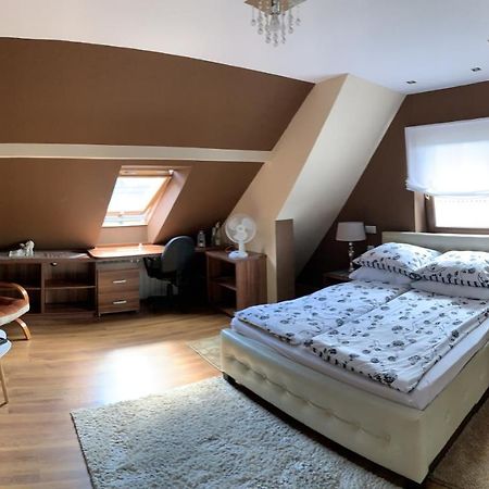 Apartament Podczerwone Чарни Дунаец Екстериор снимка